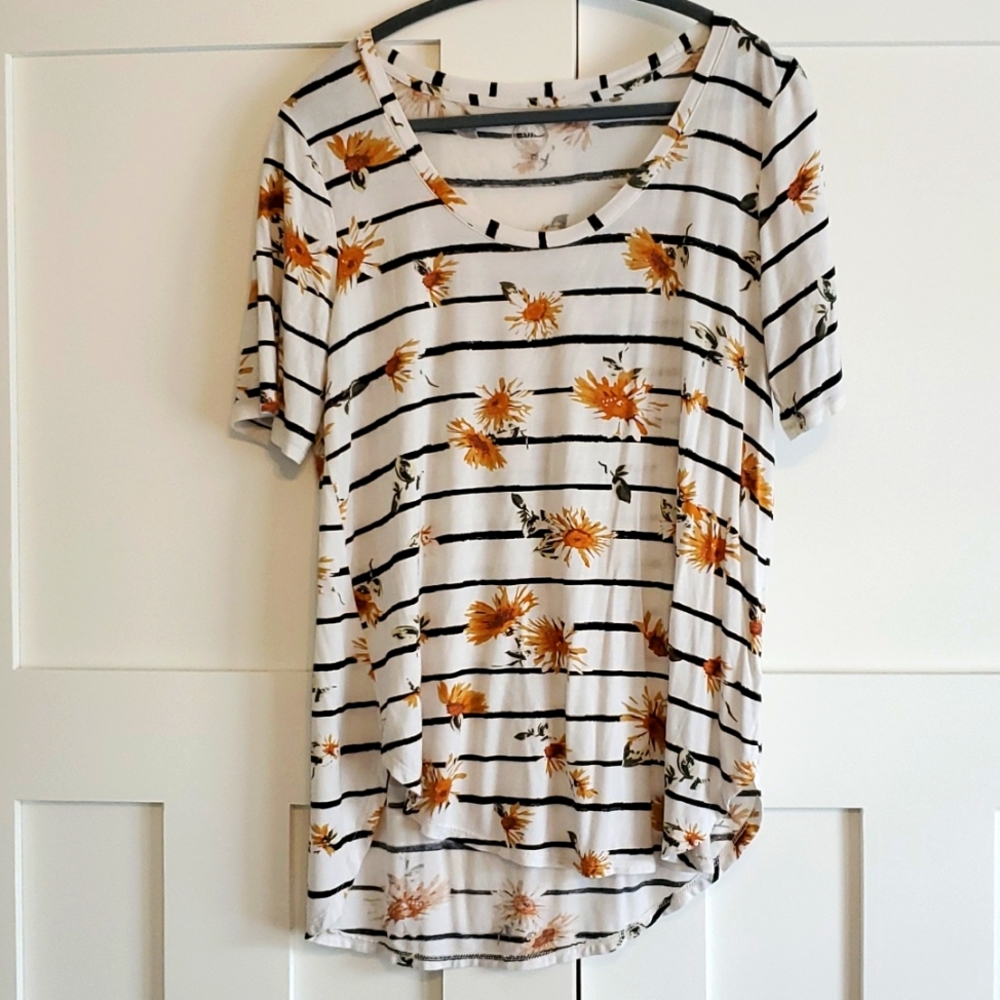 24/7 Maurices floral and striped top